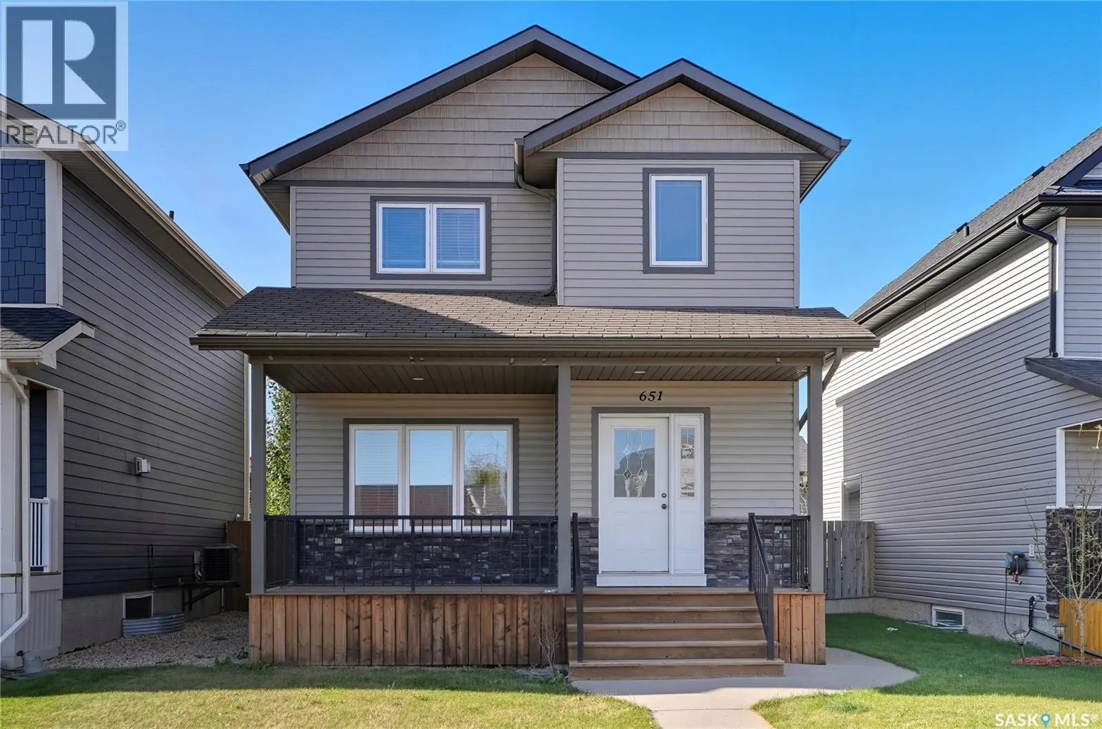 651 Willowgrove CRESCENT