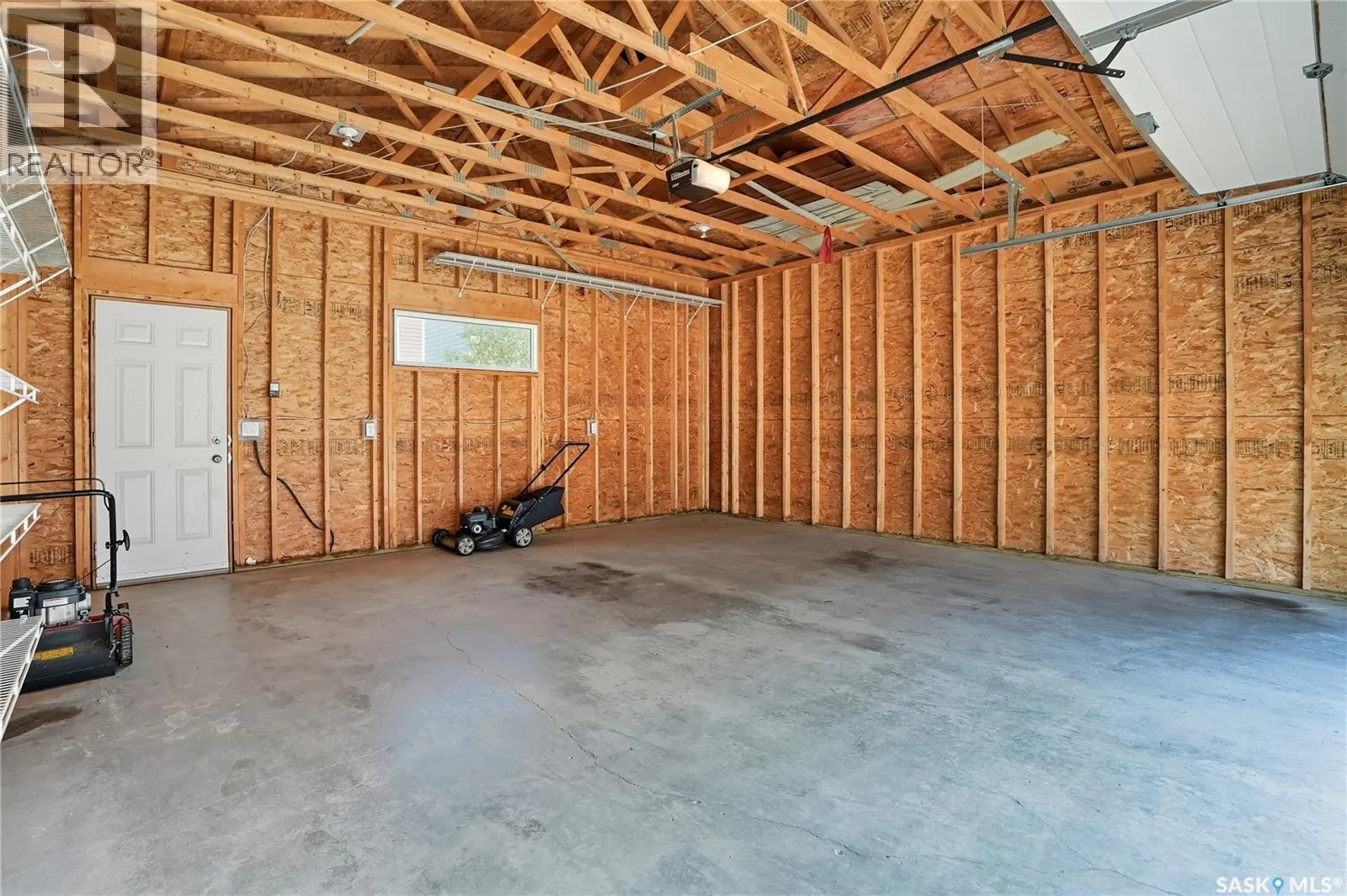 651 Willowgrove CRESCENT