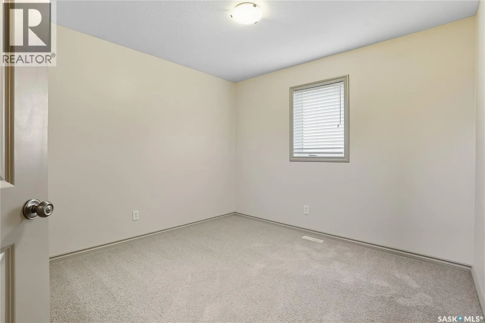 651 Willowgrove CRESCENT