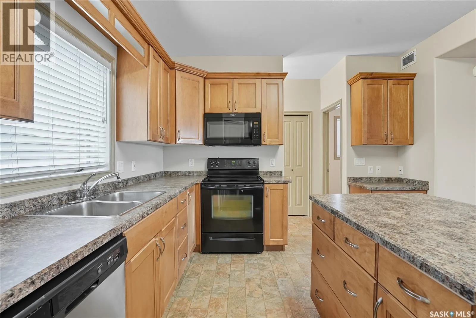 651 Willowgrove CRESCENT