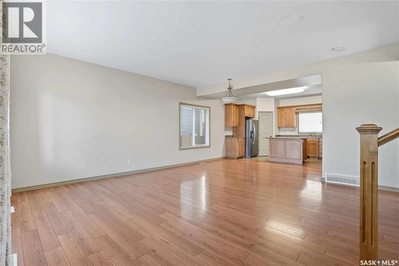651 Willowgrove CRESCENT