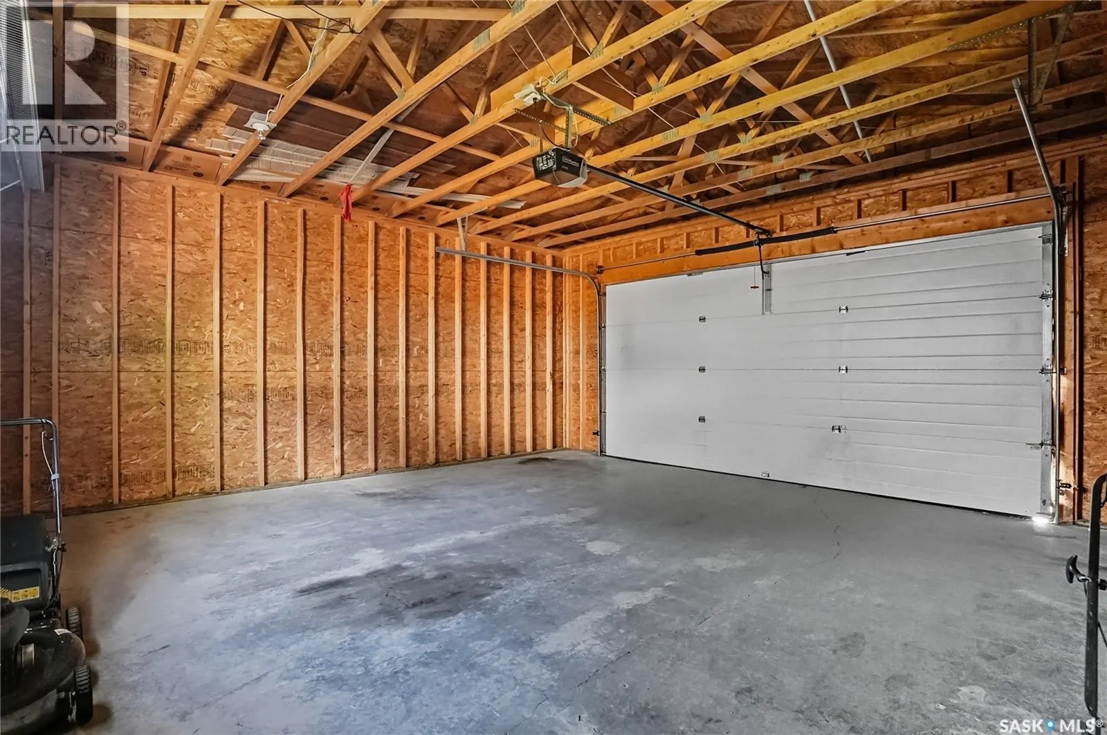 651 Willowgrove CRESCENT