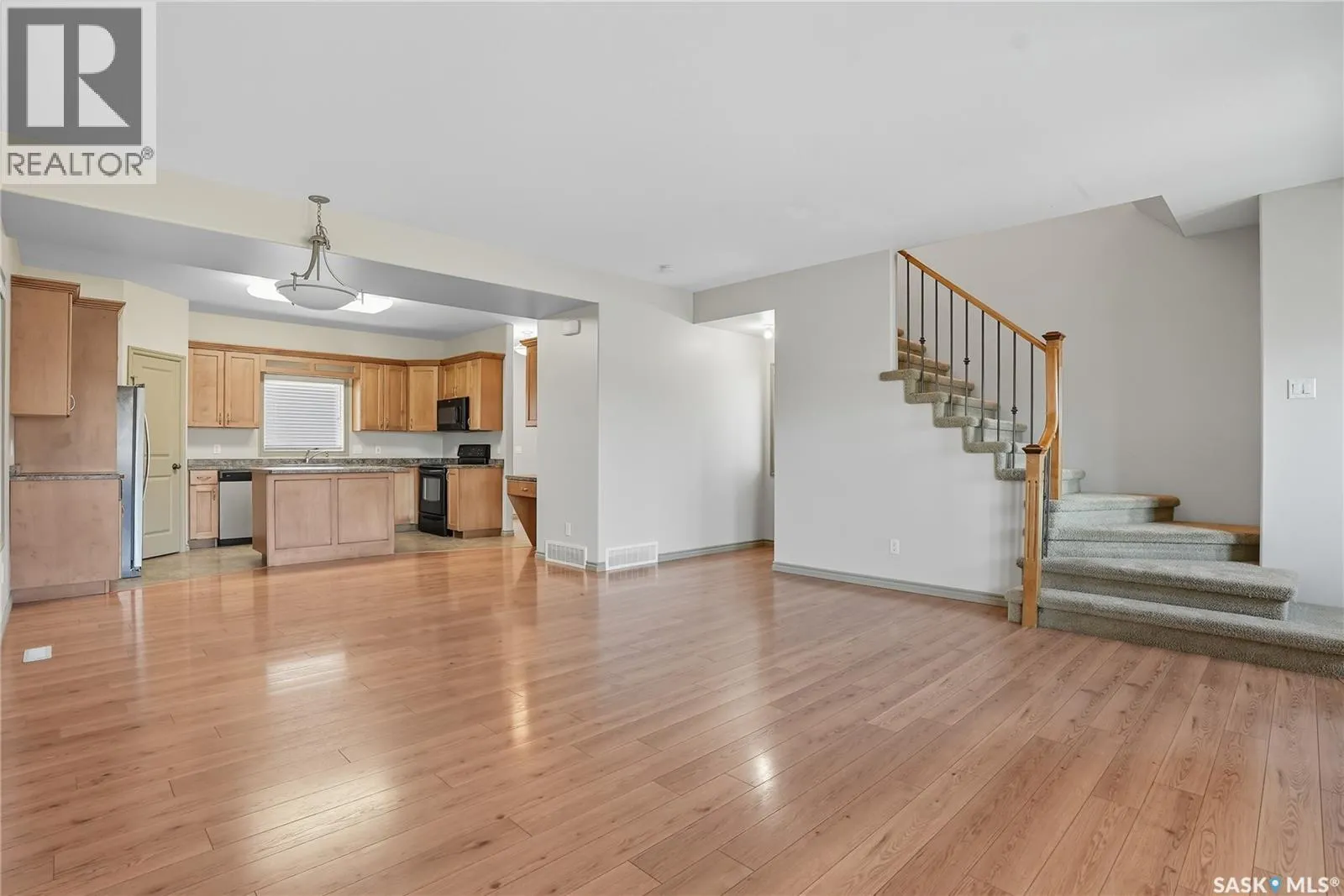651 Willowgrove CRESCENT