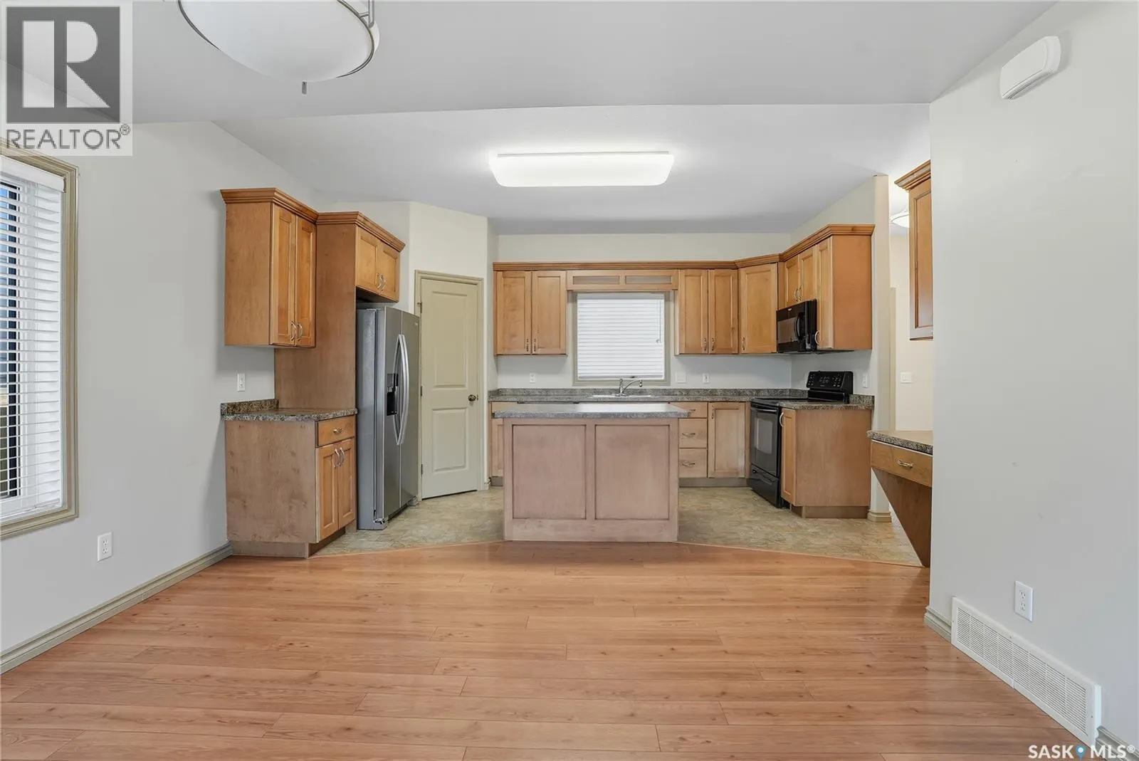 651 Willowgrove CRESCENT