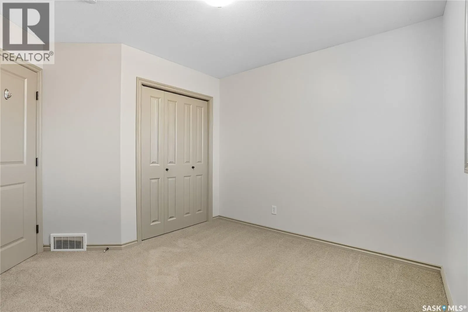 651 Willowgrove CRESCENT