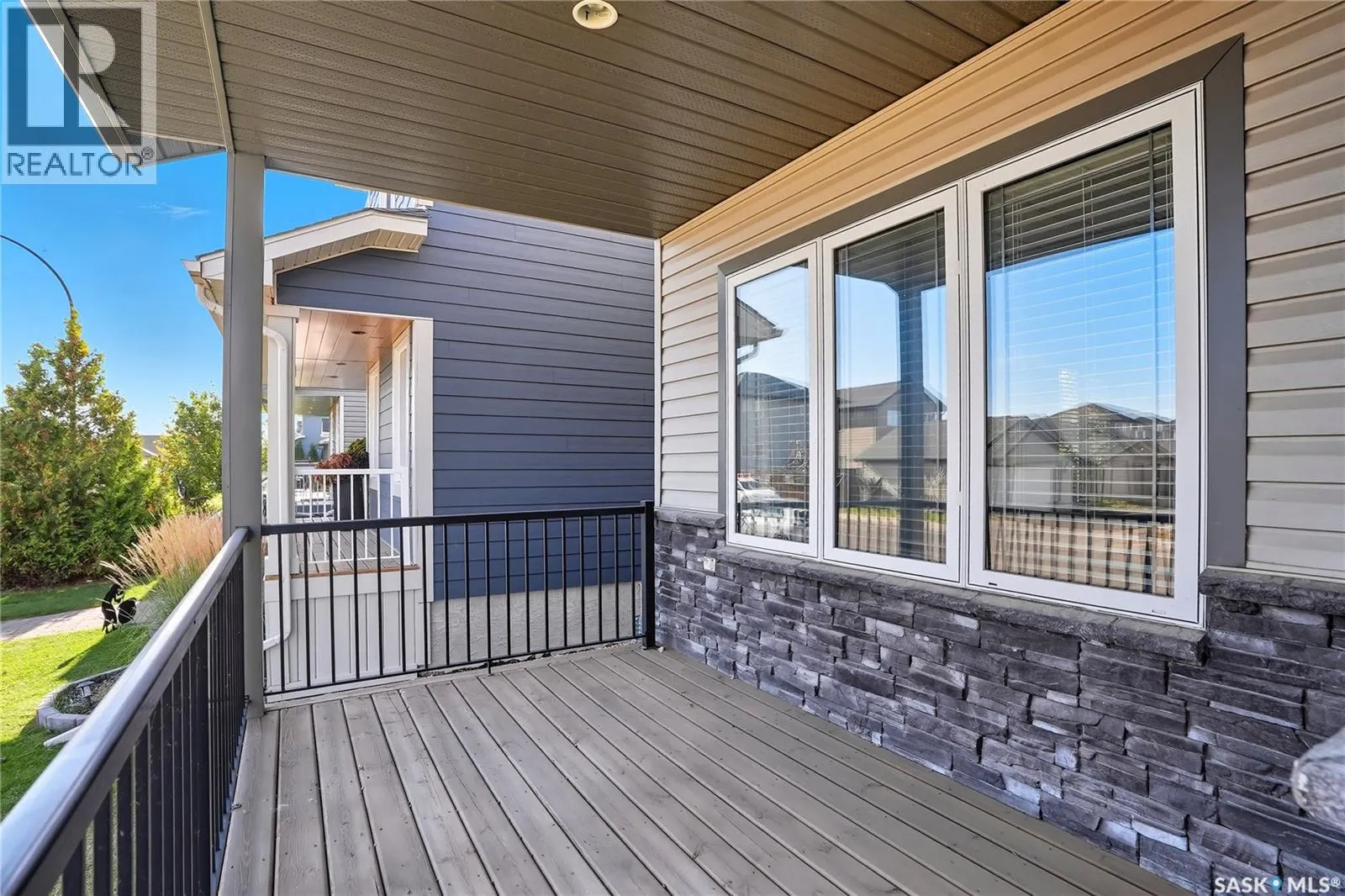 651 Willowgrove CRESCENT