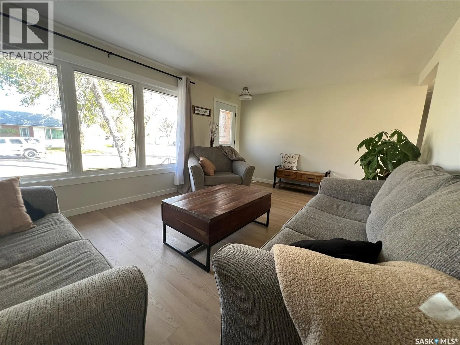 1121 Asquith DRIVE