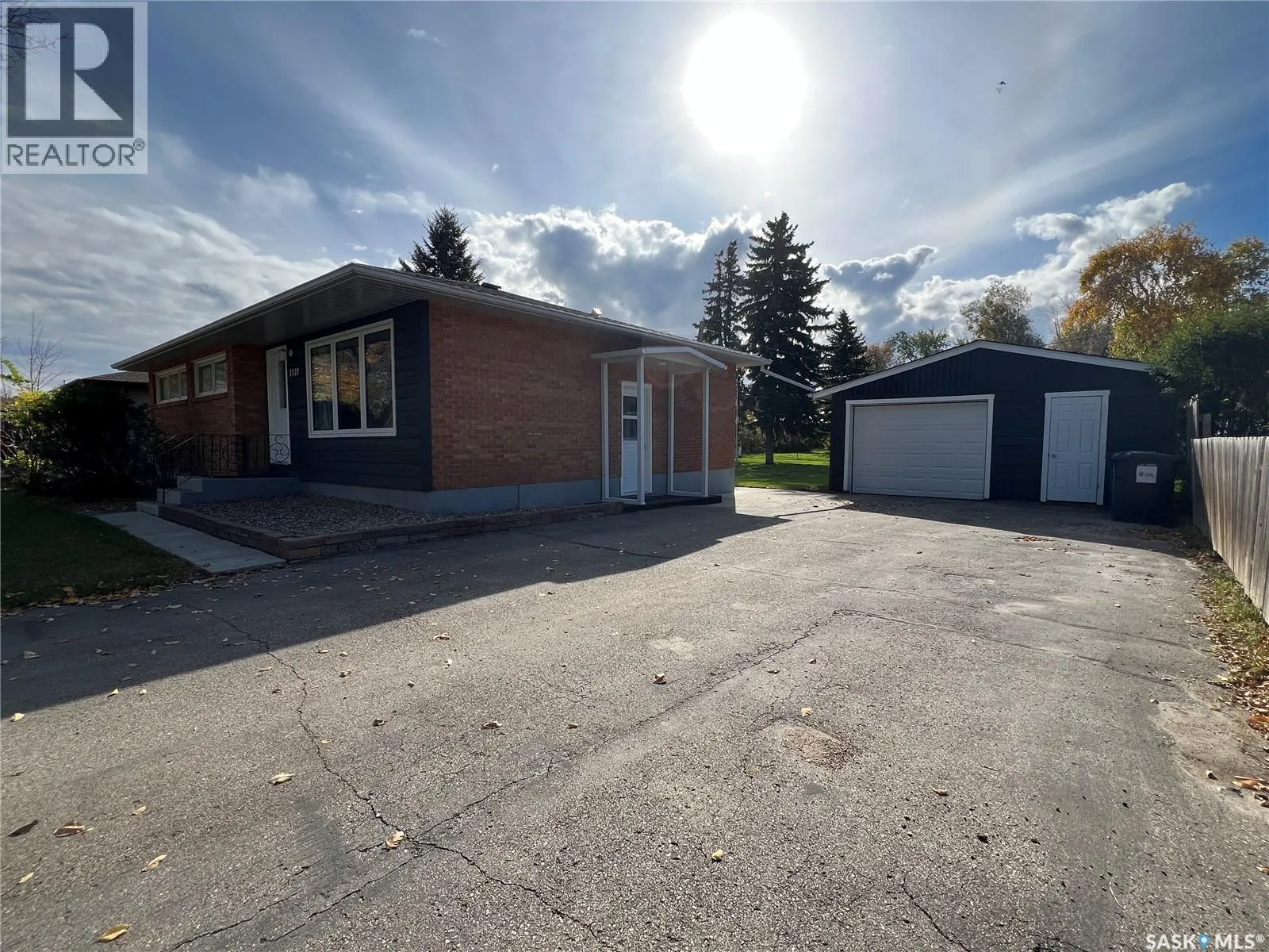 1121 Asquith DRIVE