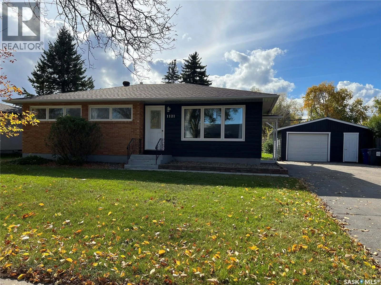 1121 Asquith DRIVE