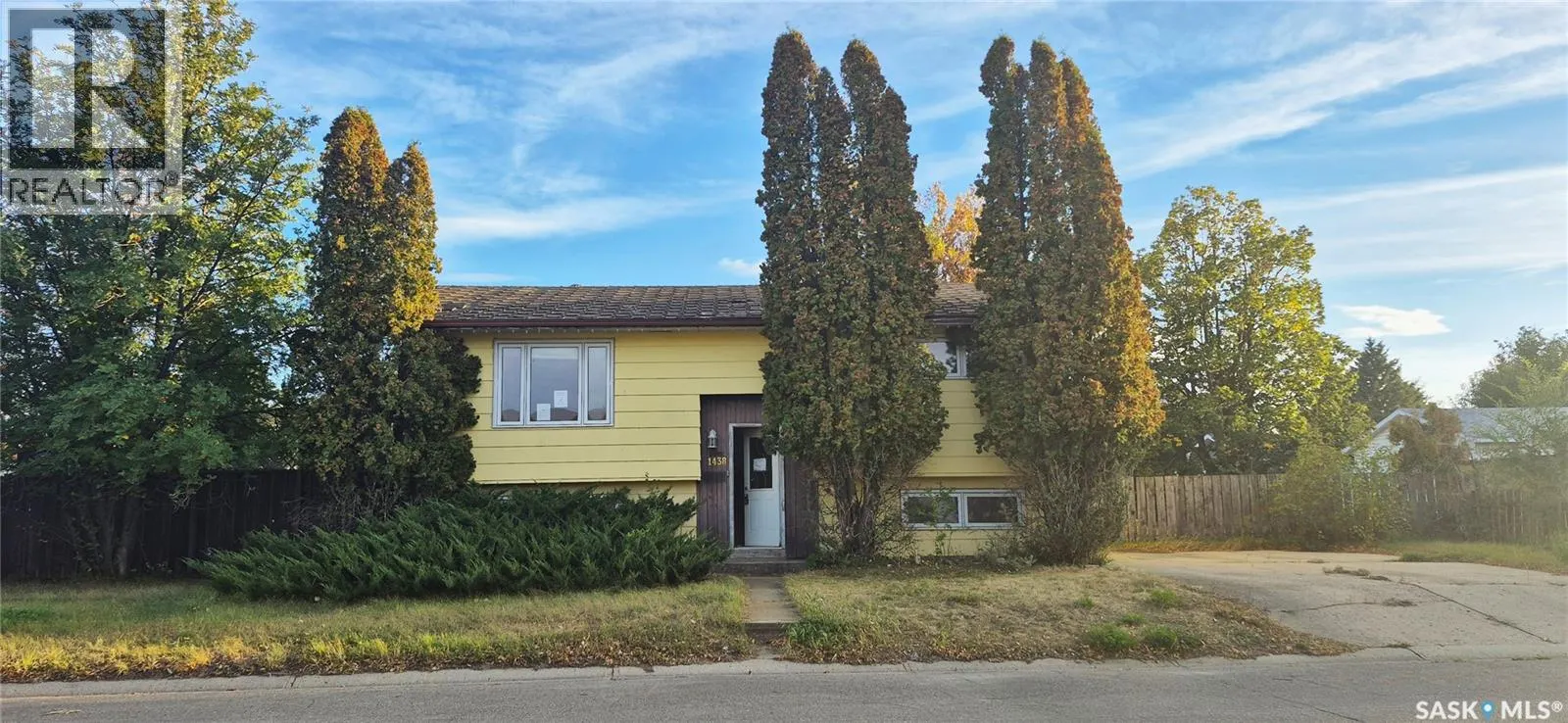 1438 Sioux CRESCENT SW