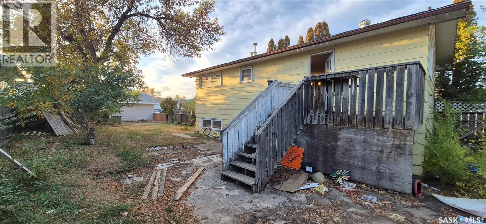 1438 Sioux CRESCENT SW