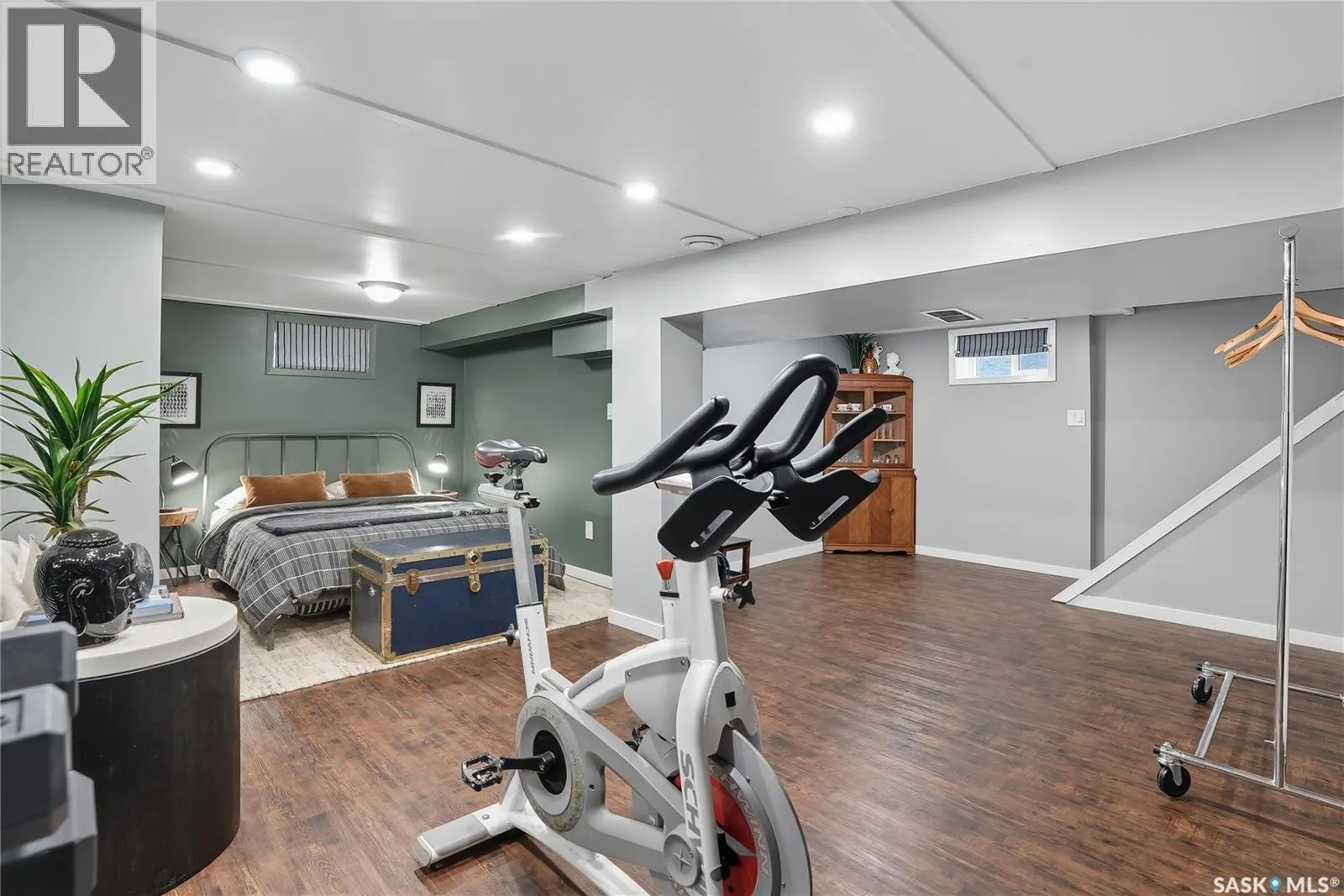 205 28th STREET W