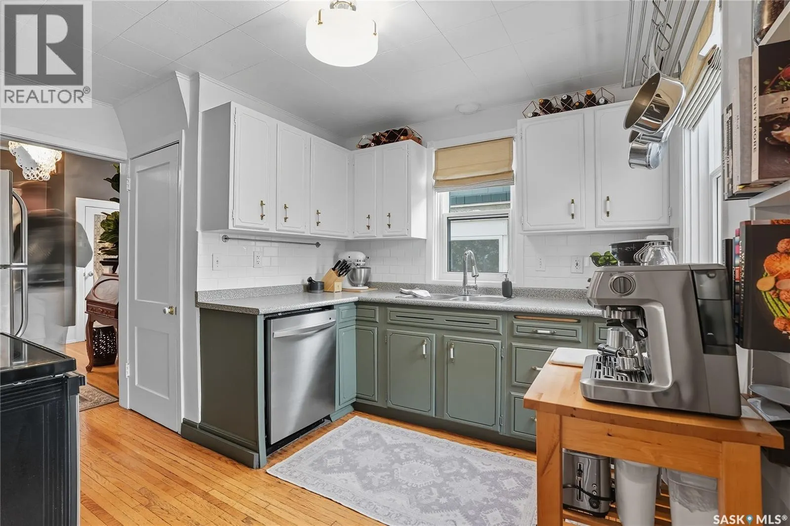 205 28th STREET W