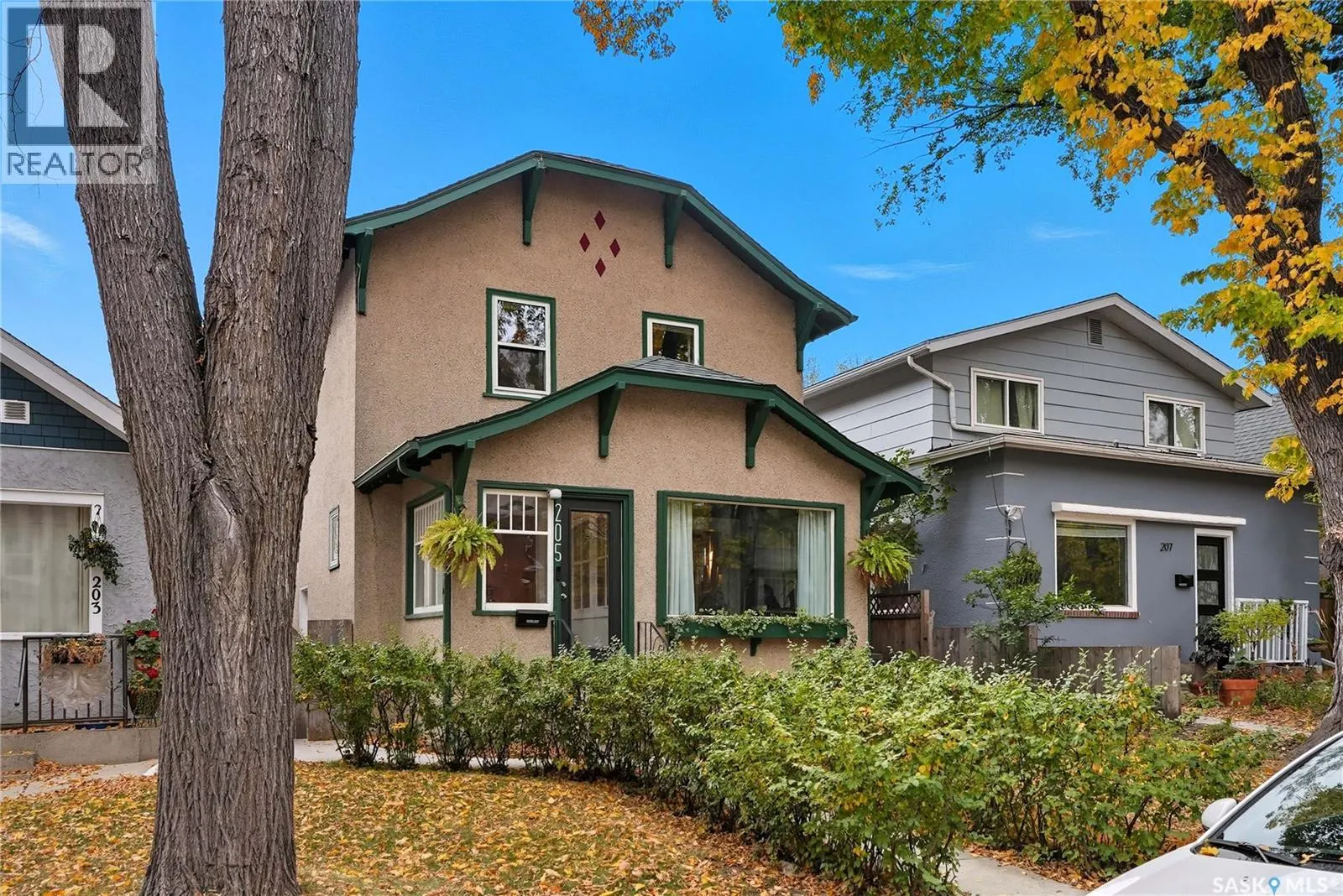 205 28th STREET W