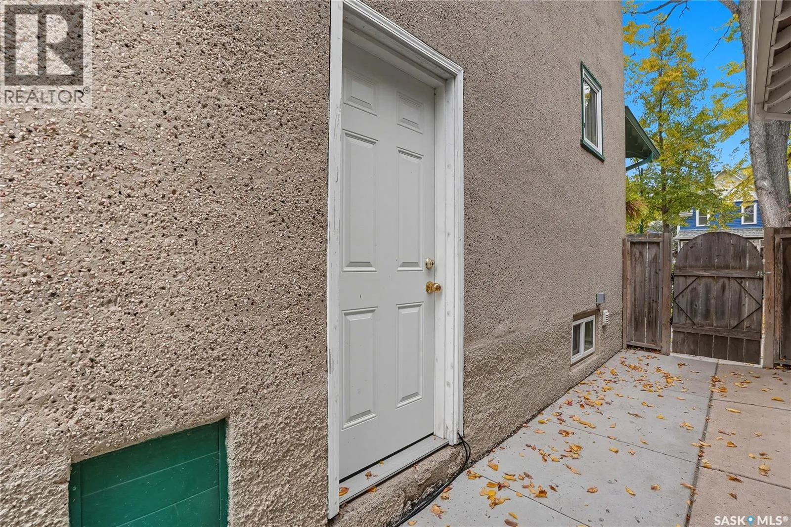 205 28th STREET W