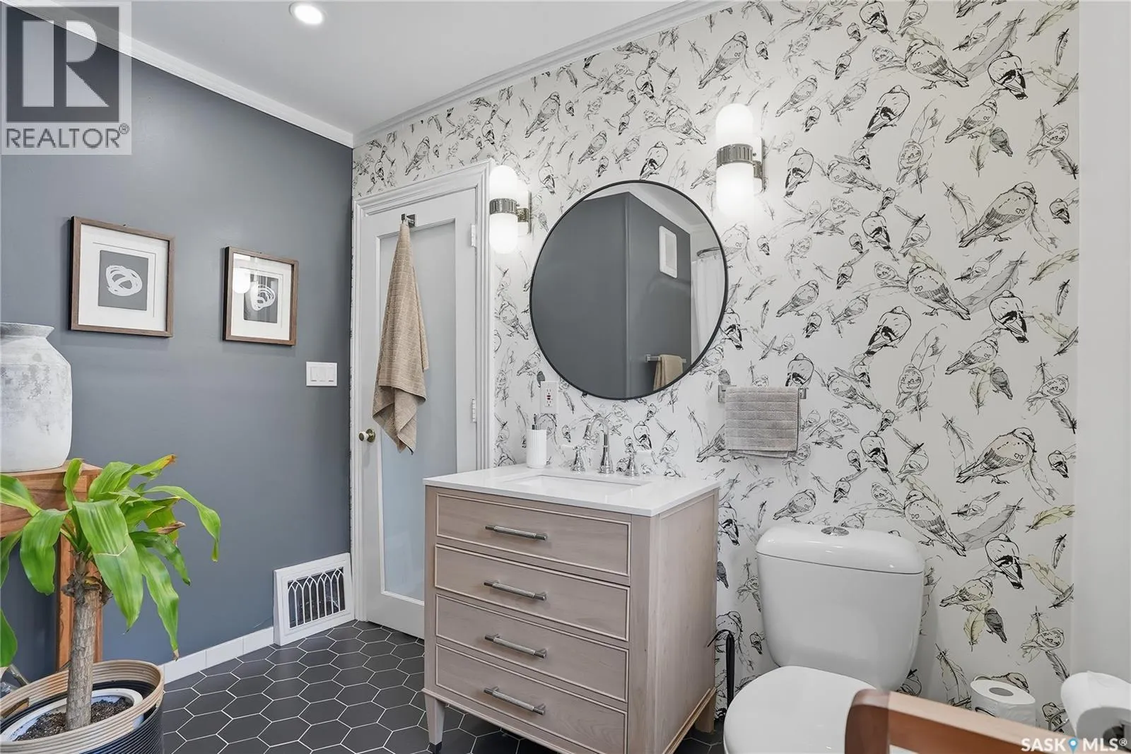 205 28th STREET W