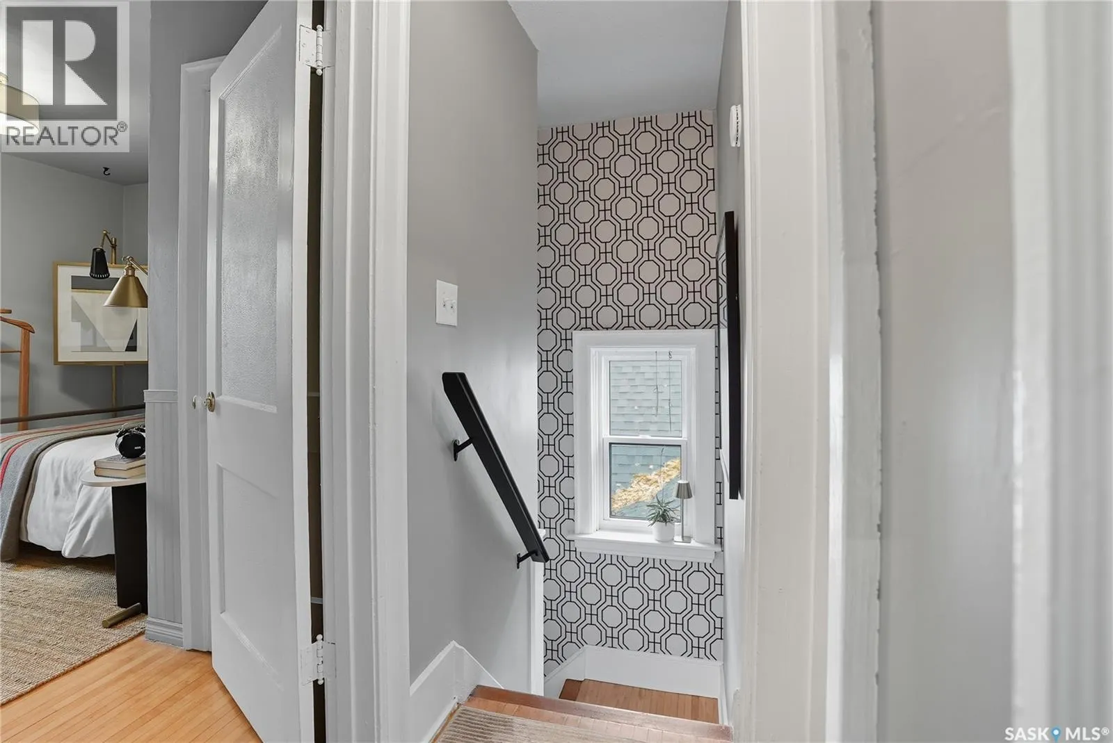 205 28th STREET W