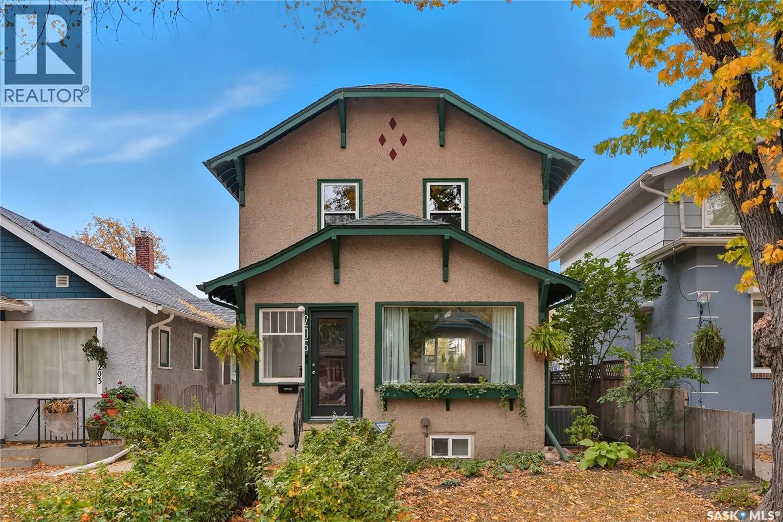 205 28th STREET W