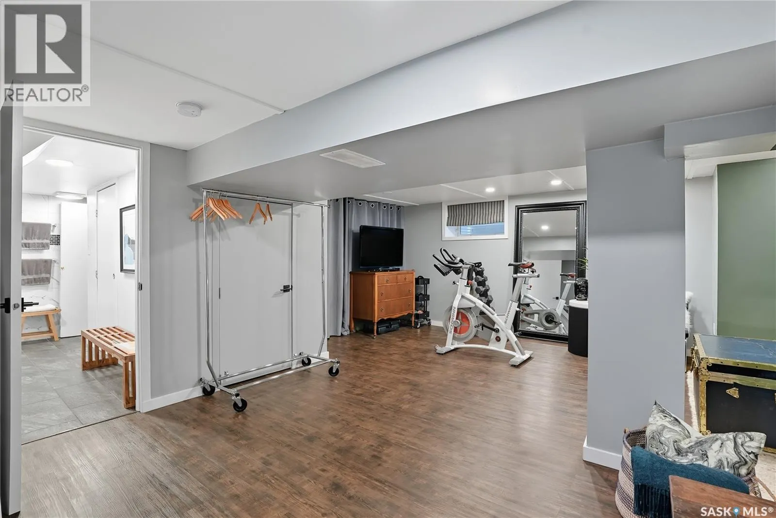 205 28th STREET W