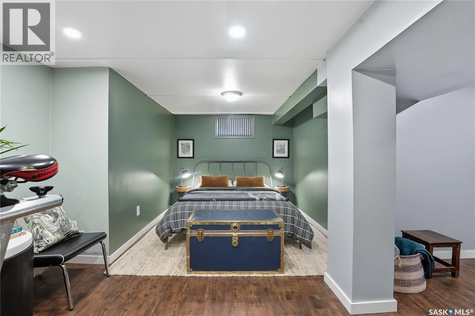 205 28th STREET W