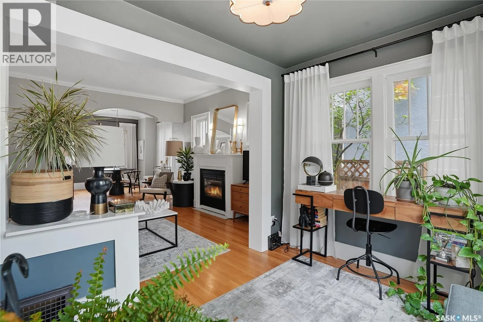 205 28th STREET W