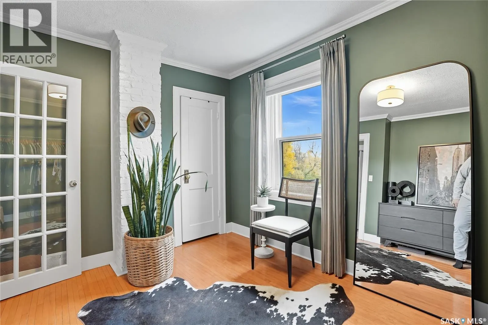 205 28th STREET W