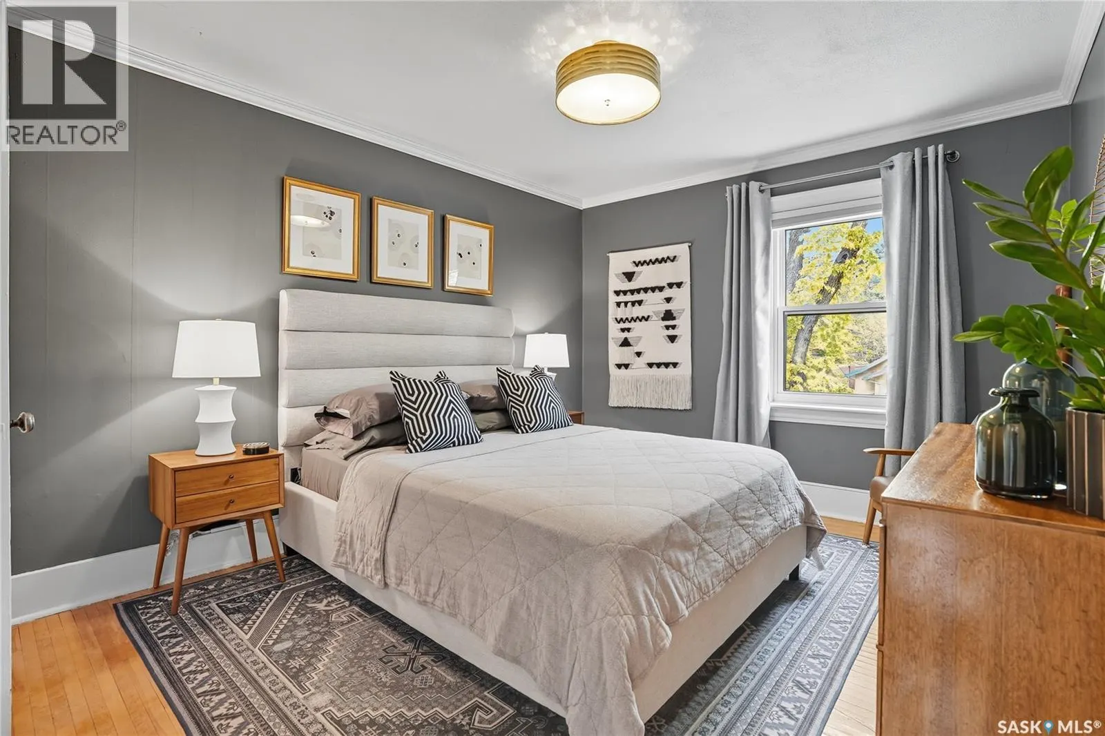 205 28th STREET W