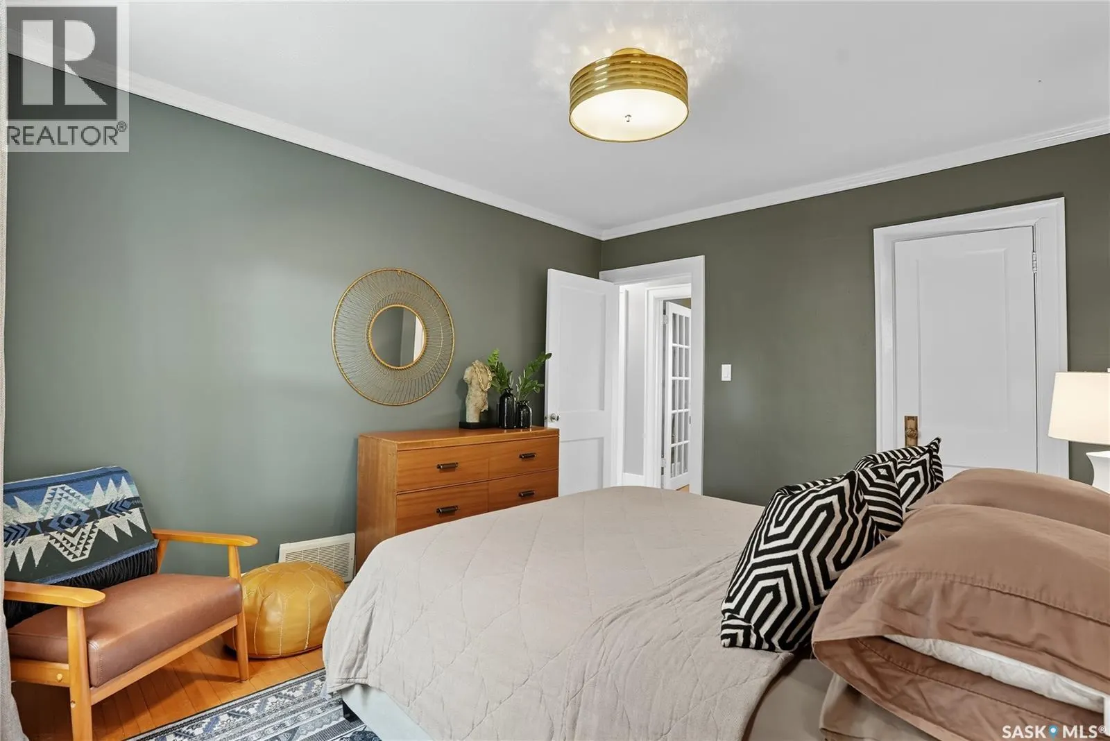 205 28th STREET W