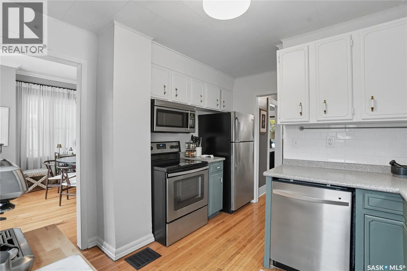 205 28th STREET W