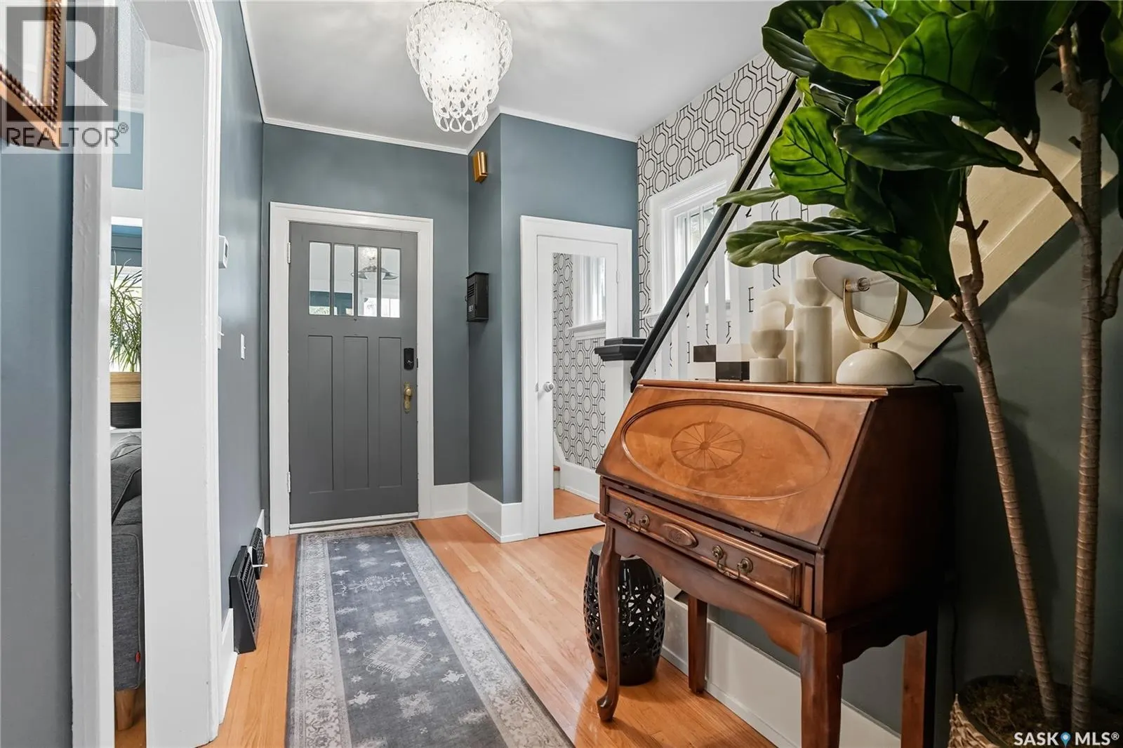 205 28th STREET W