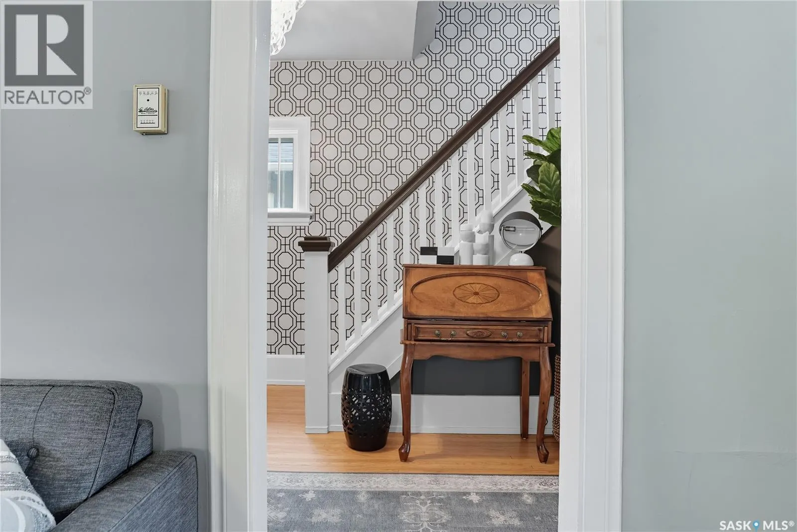 205 28th STREET W