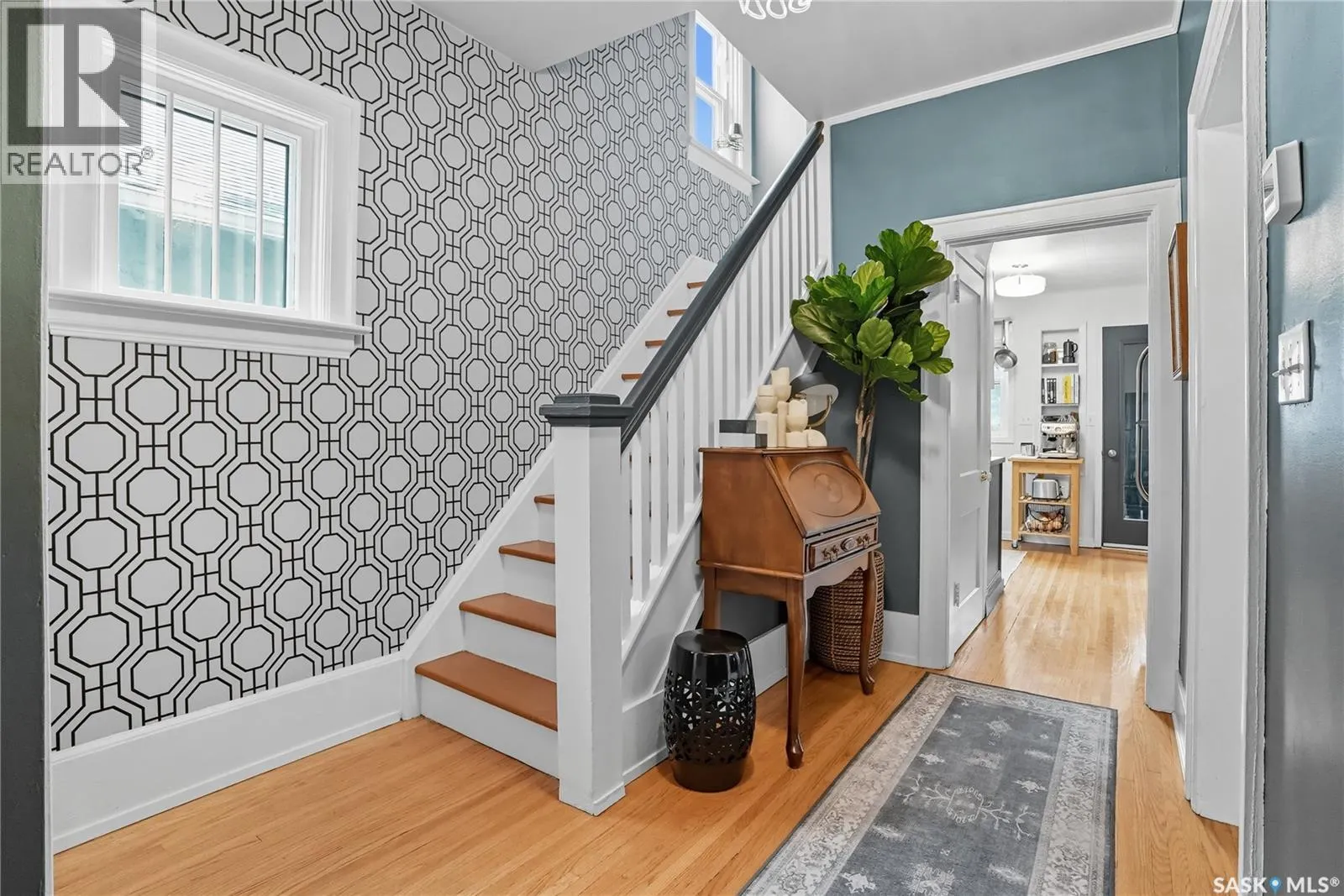 205 28th STREET W