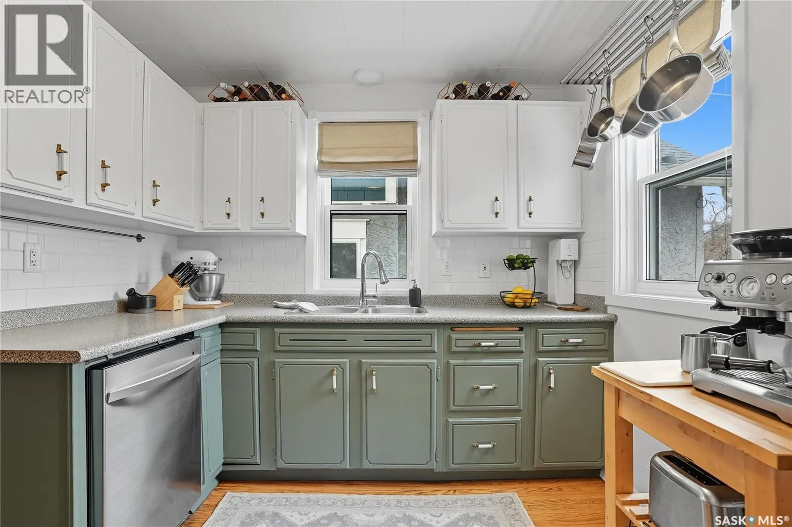 205 28th STREET W