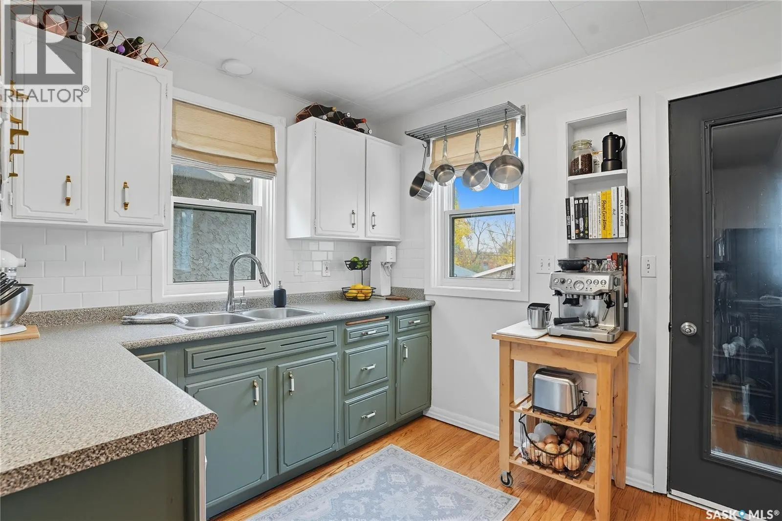 205 28th STREET W