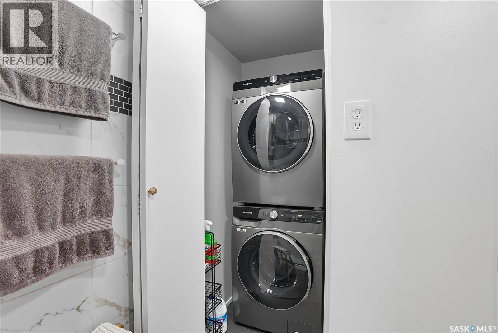 205 28th STREET W