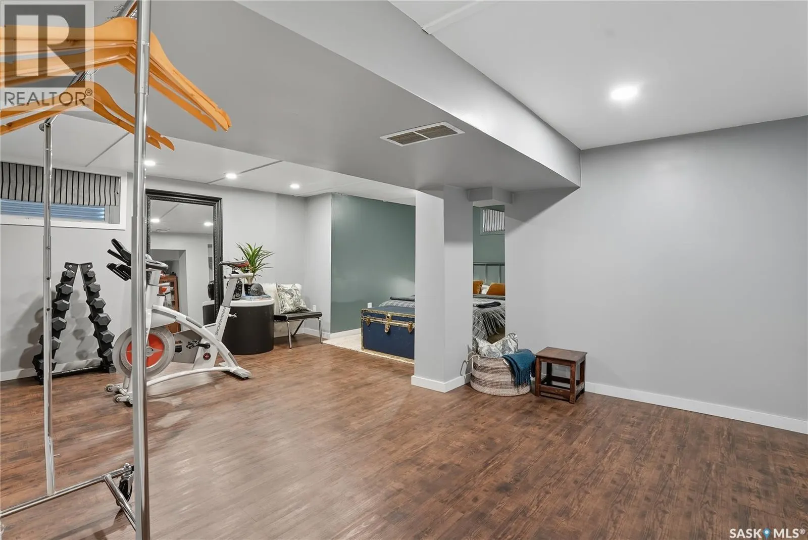 205 28th STREET W