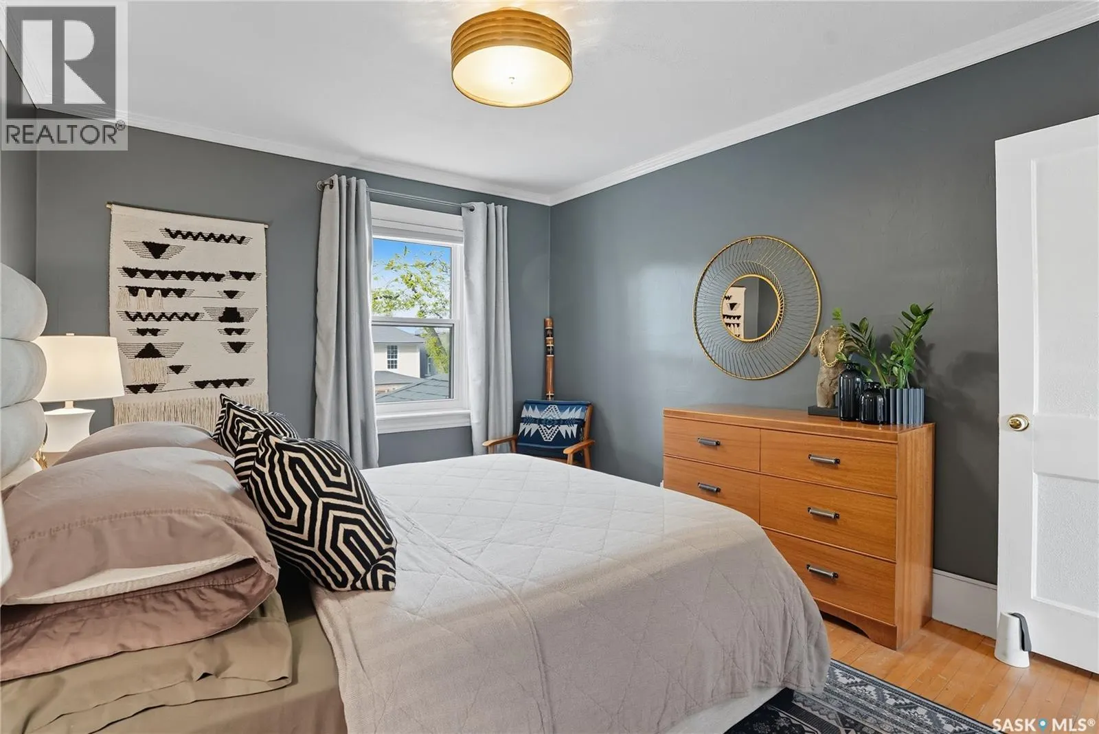 205 28th STREET W