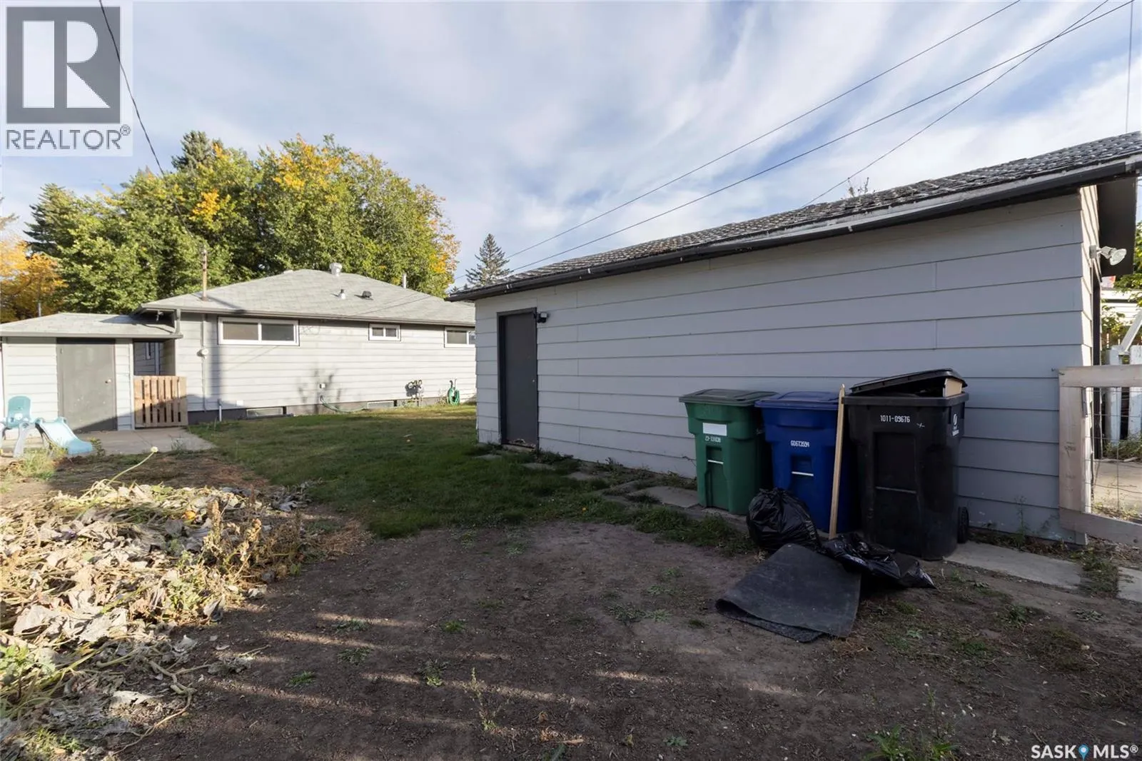 2406 Cairns AVENUE