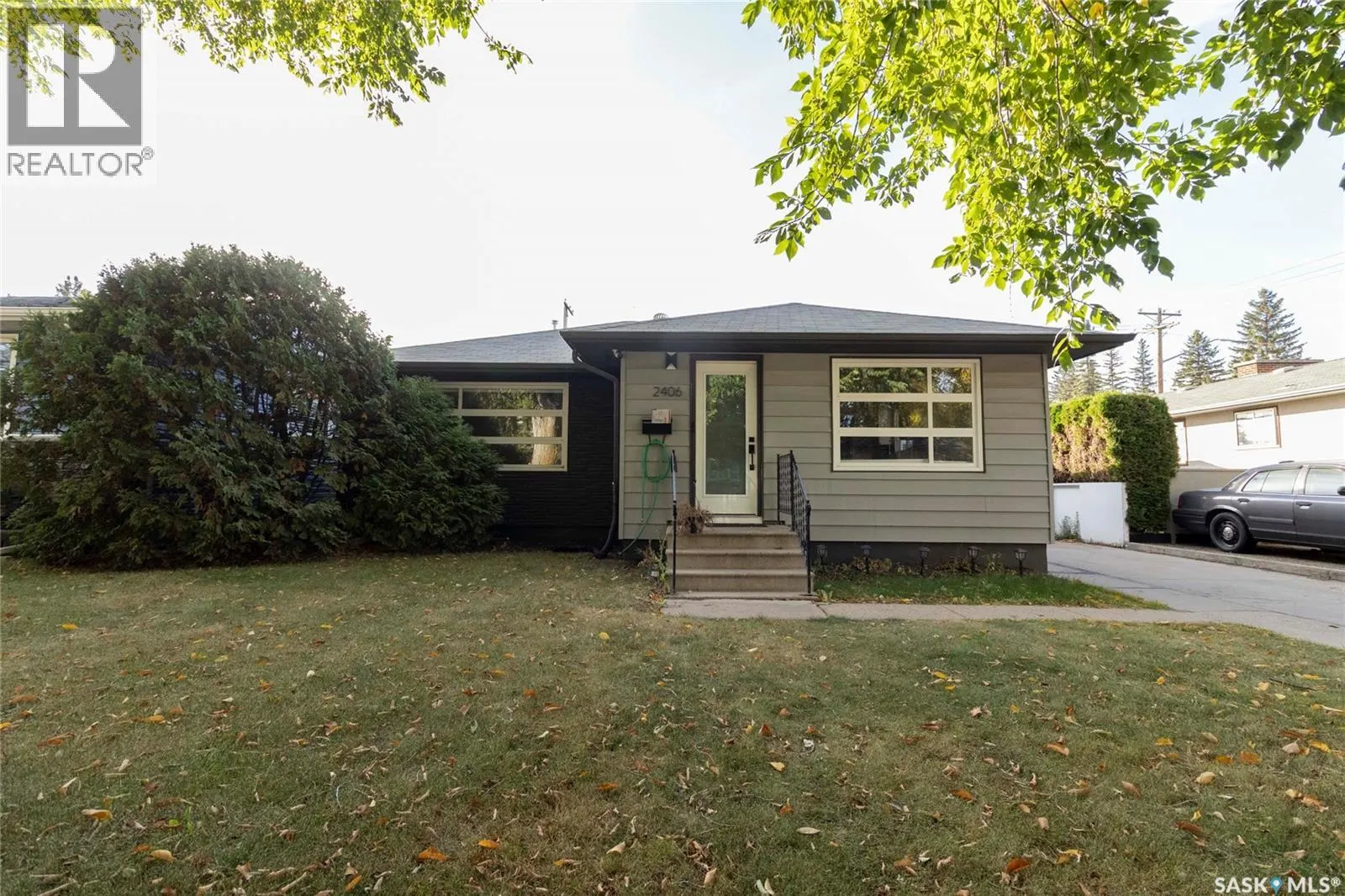2406 Cairns AVENUE