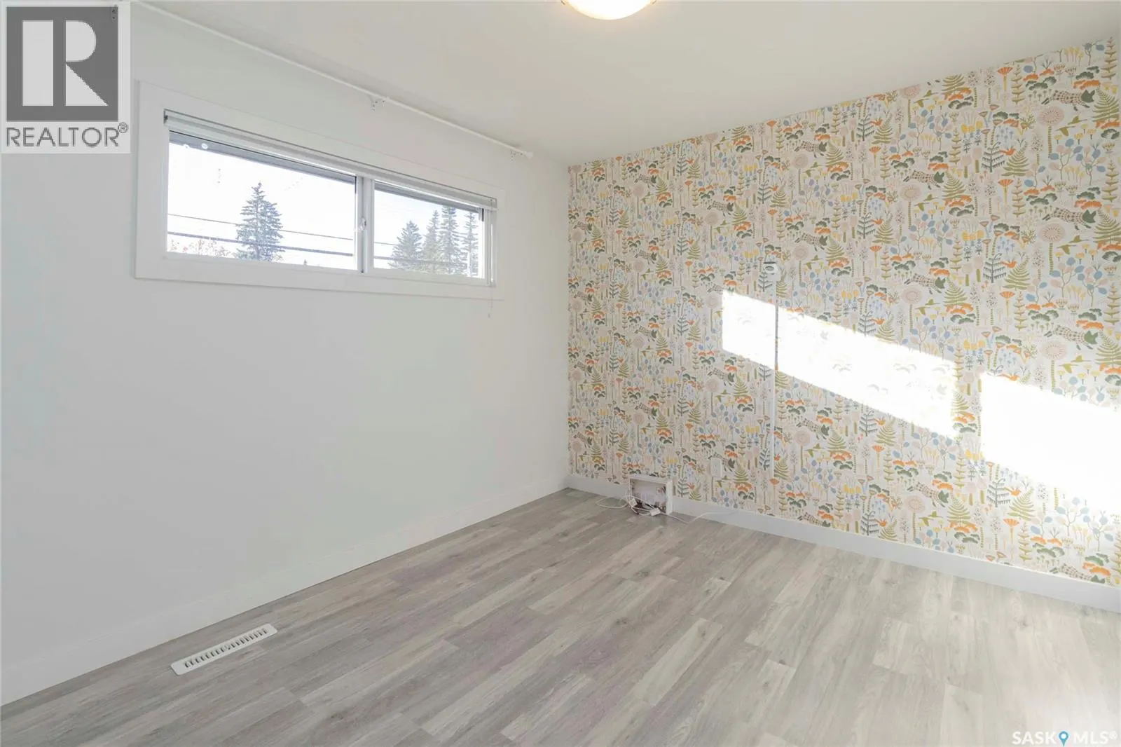 2406 Cairns AVENUE
