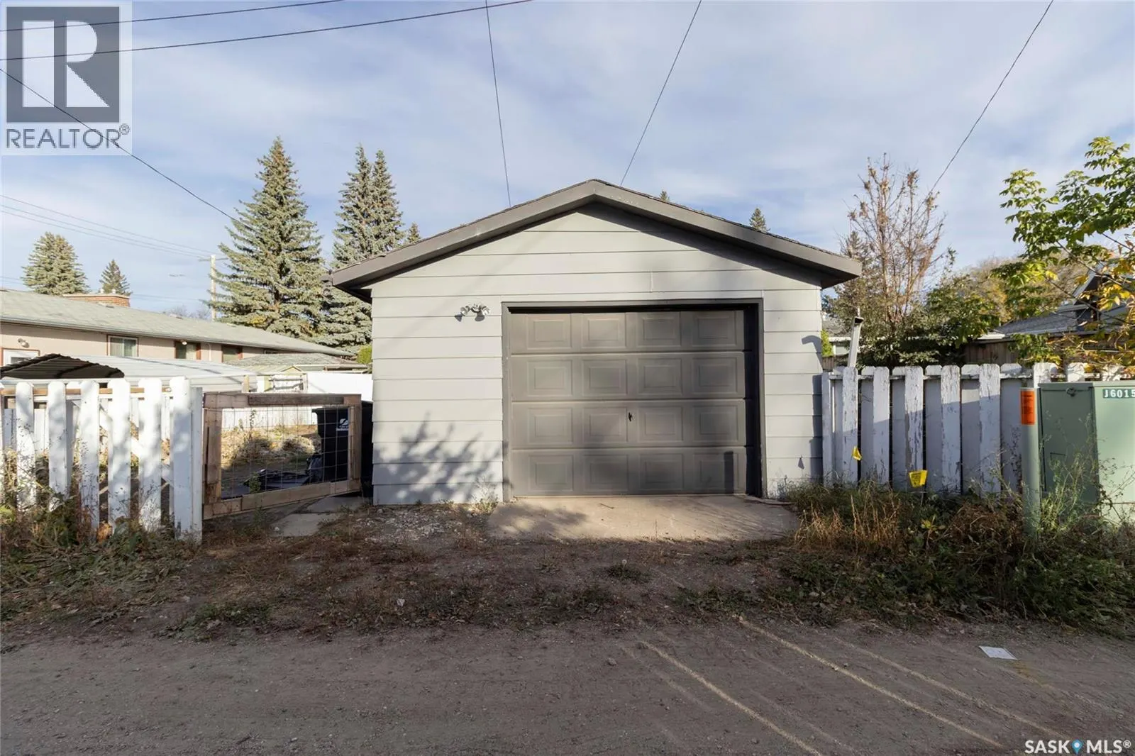 2406 Cairns AVENUE