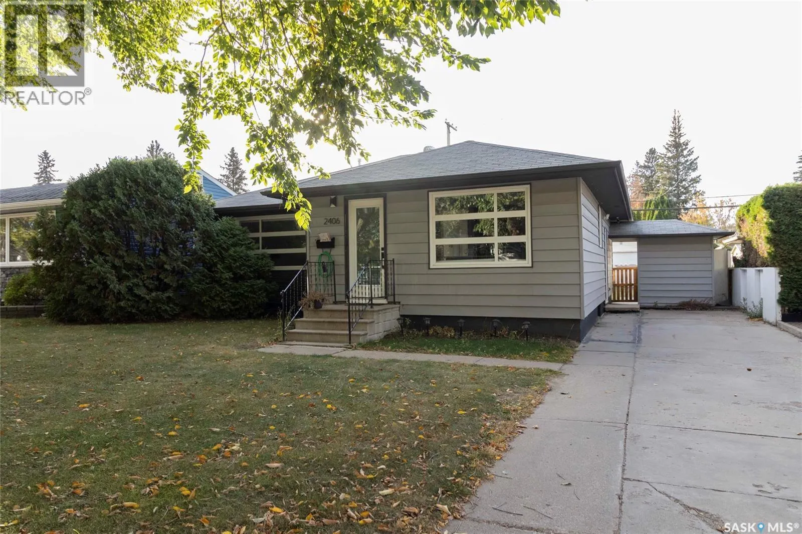 2406 Cairns AVENUE