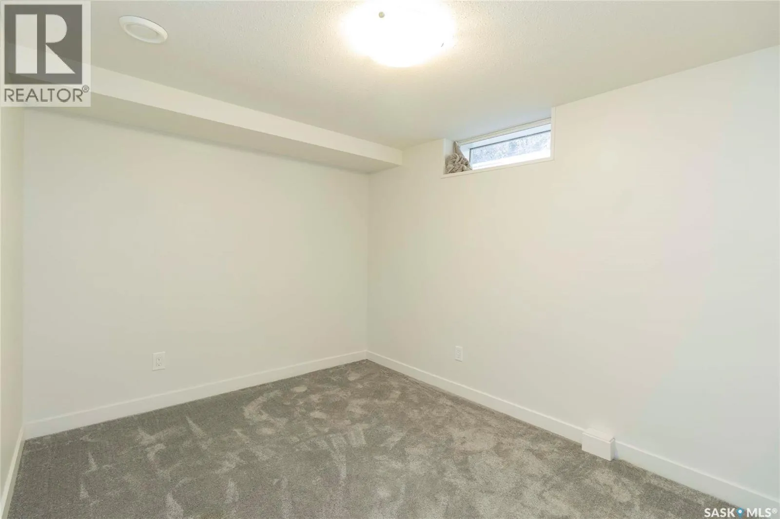 2406 Cairns AVENUE