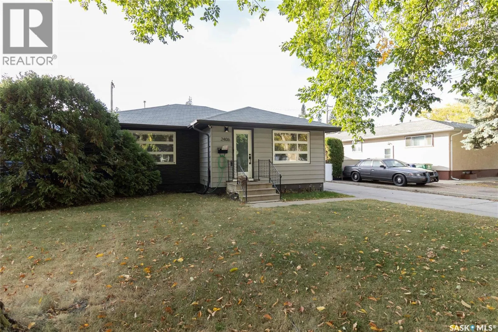 2406 Cairns AVENUE