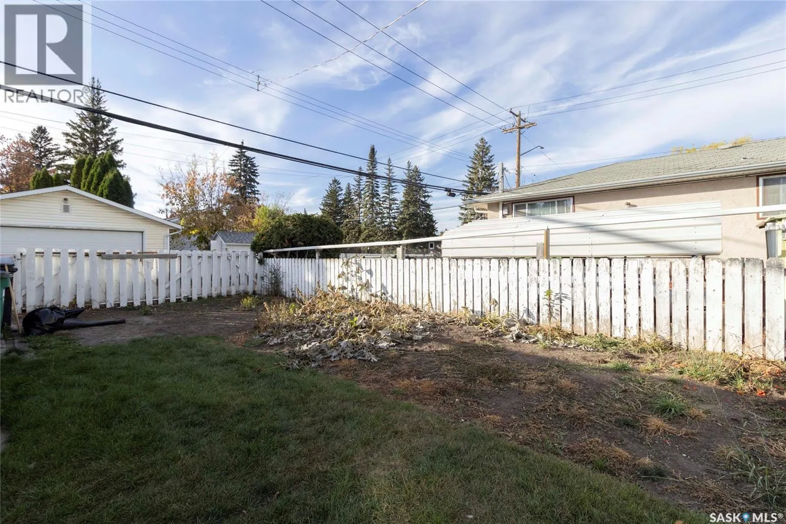 2406 Cairns AVENUE