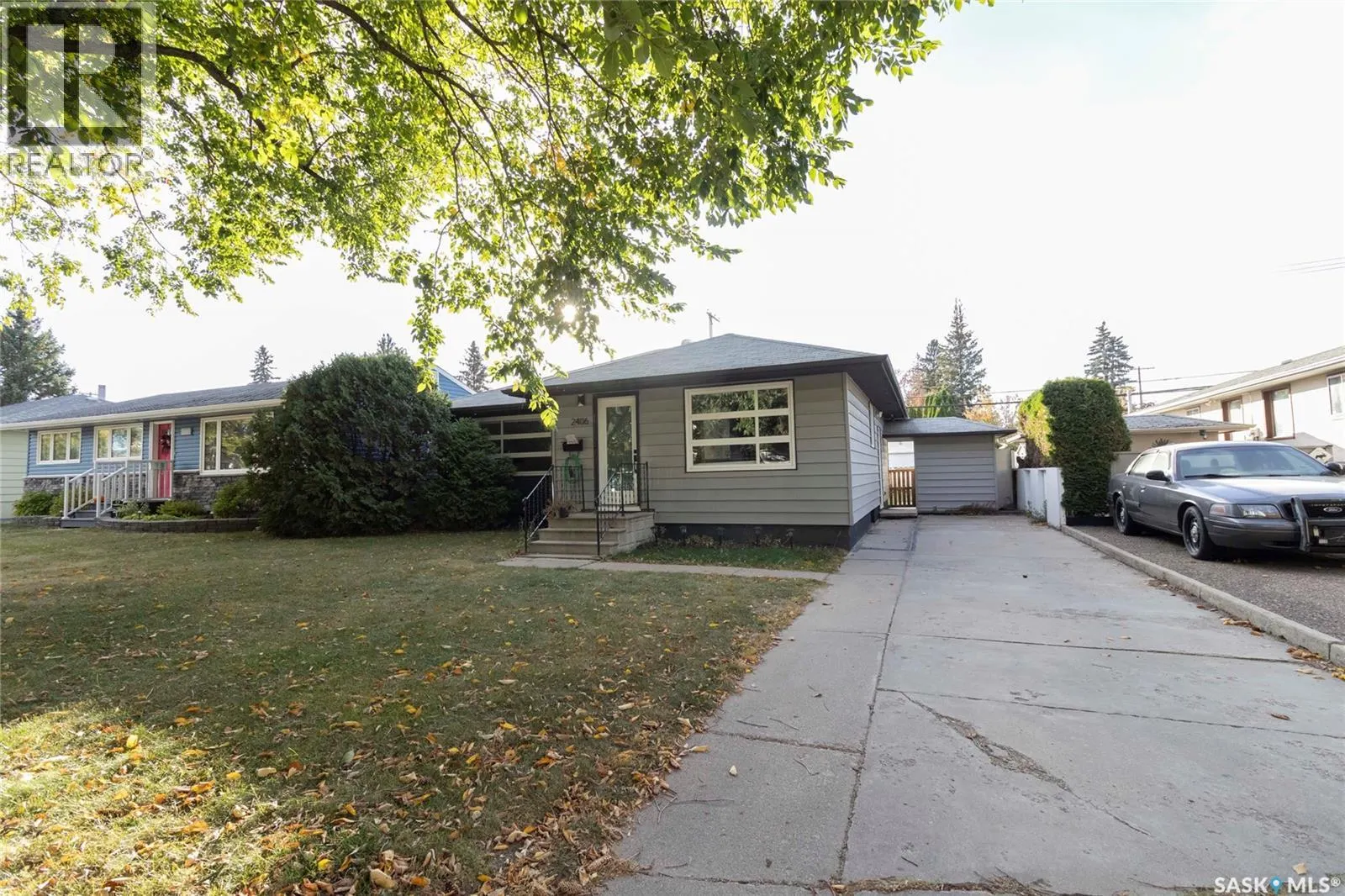 2406 Cairns AVENUE