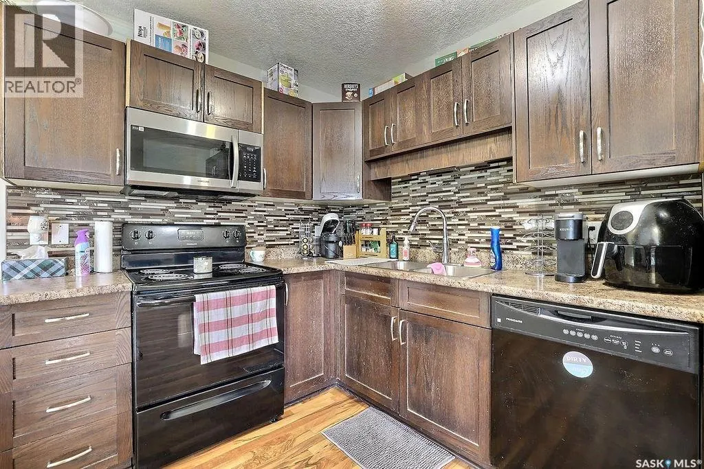 71 5537 Blake CRESCENT