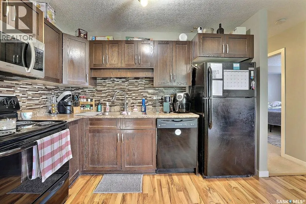 71 5537 Blake CRESCENT