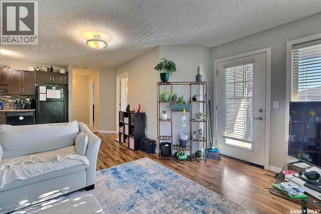 71 5537 Blake CRESCENT
