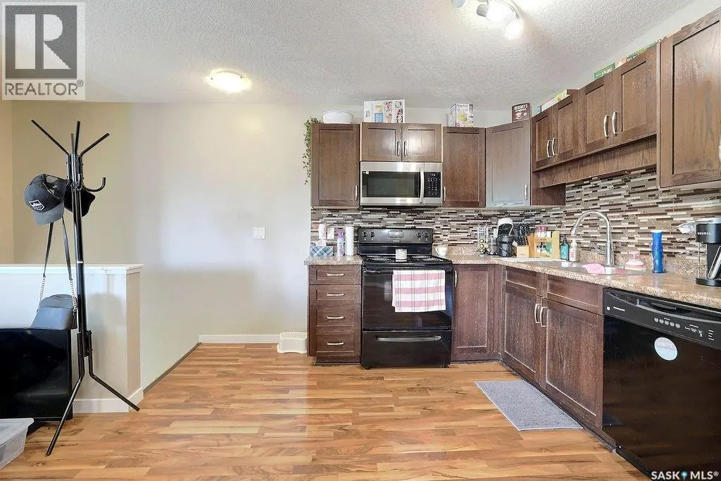 71 5537 Blake CRESCENT